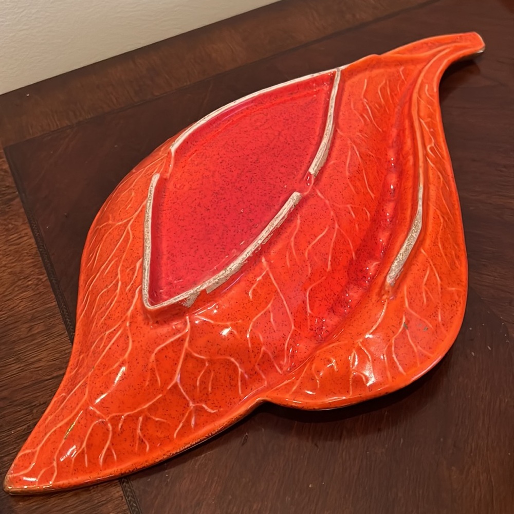Vintage MCM Orange Leaf Shape Ashtray With Gold Flecks - Picture 8 of 9
